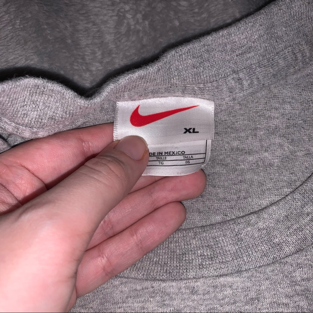 Vintage 90s Grey Nike Logo T-Shirt - Picture 5 of 5